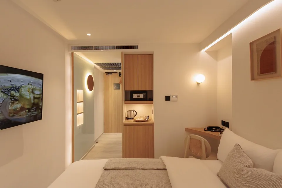 Corridor2407 Hotel — photograph 6