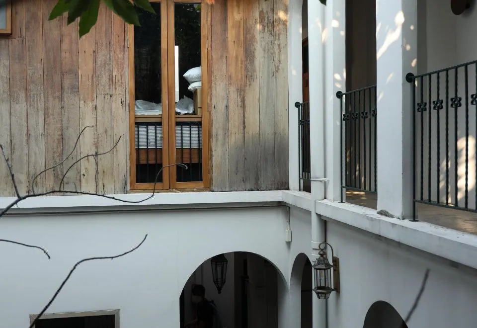 Neighbor Phuthon — photograph 5
