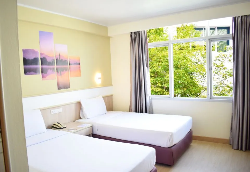 Trang Hotel Bangkok — photograph 10